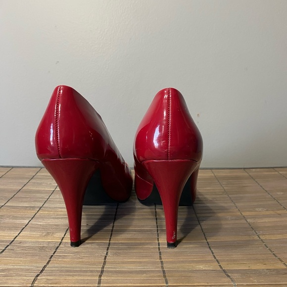 Fergalicious Red Peep Toe Pumps  9M
Heel height is 4 inches
Sexy Career Date - Picture 3 of 9